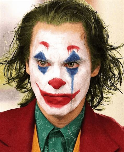 joaquin phoenix joker face